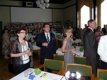 26.6.2009 NUIJANVAIHTO
Rotaryvuoden vaihtumista juhlittiin perinteisin menoin, tällä kertaa Opekon juhlasalissa.PHF myönnettiin ansioituneille veljille Risto Hiltunen ja Veikko Laukama.